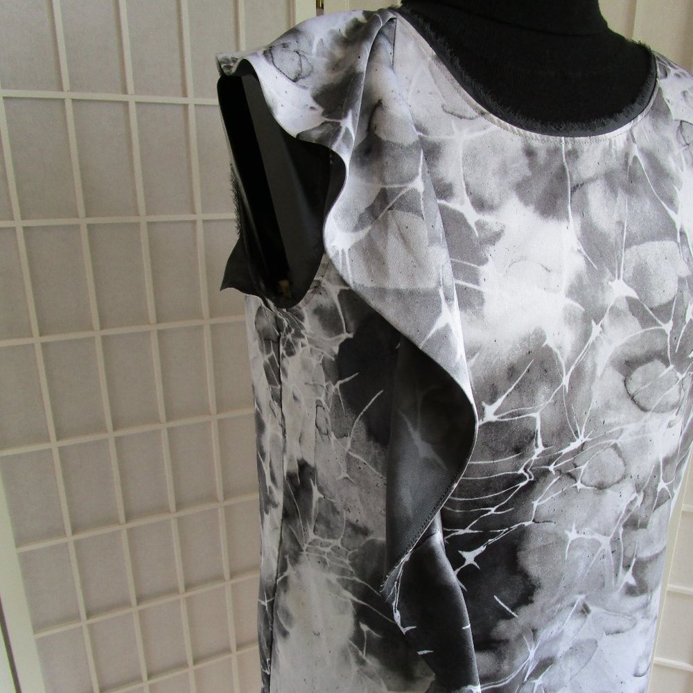 Unique Patterned Top - Picture 2 of 5